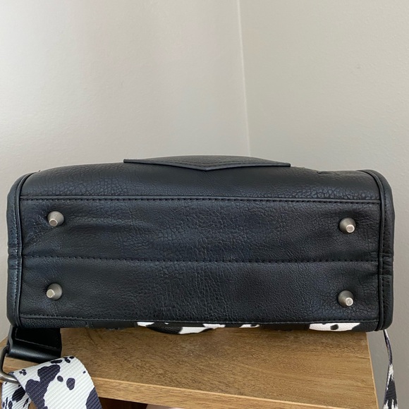 Wrangler Black and White two way Bag - Picture 11 of 15